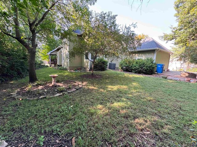 3212 NW River CT, Topeka, KS 66618