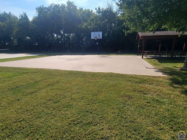 3212 NW River CT, Topeka, KS 66618