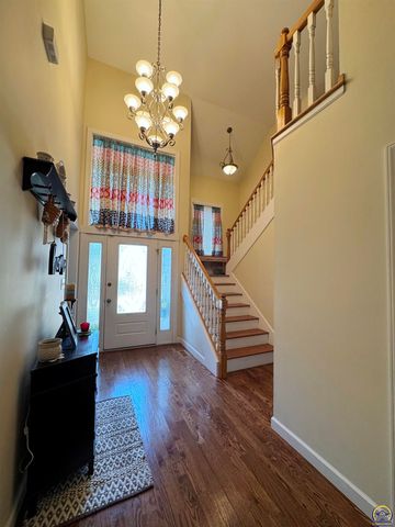 3212 NW River CT, Topeka, KS 66618