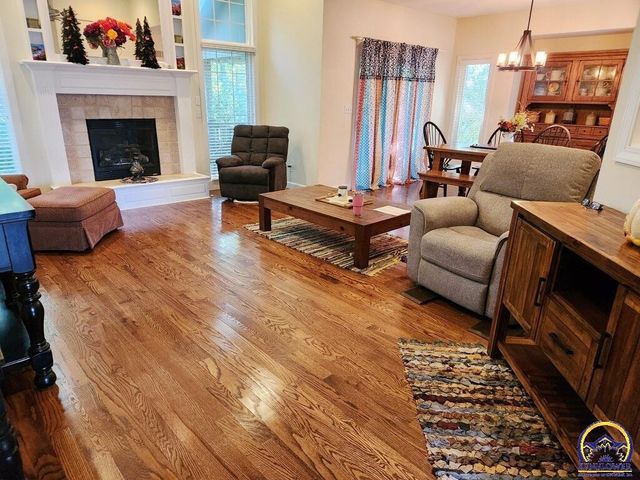 3212 NW River CT, Topeka, KS 66618