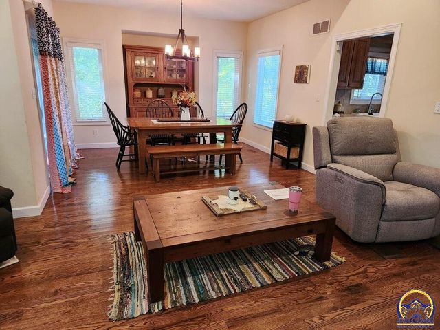 3212 NW River CT, Topeka, KS 66618