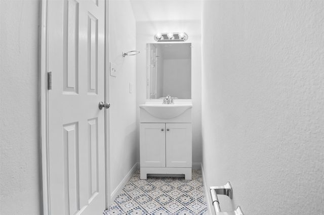 6136 Lochmoor Drive, Fort Worth, TX 76179