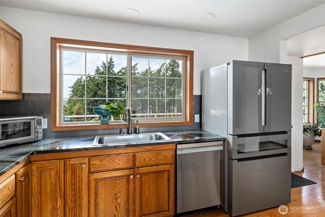 1646 Wind Dancer Place, Coupeville, WA 98239