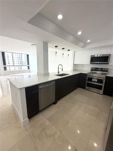 520 Brickell Key Dr A1005, Miami, FL 33131