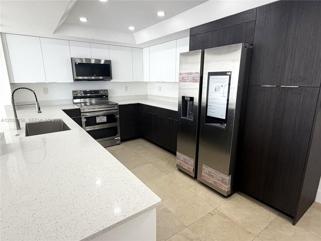 520 Brickell Key Dr A1005, Miami, FL 33131