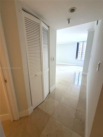 520 Brickell Key Dr A1005, Miami, FL 33131
