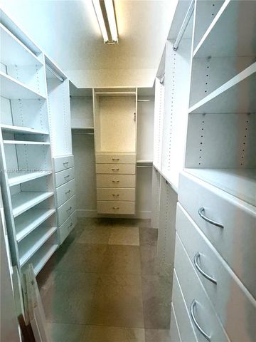 520 Brickell Key Dr A1005, Miami, FL 33131