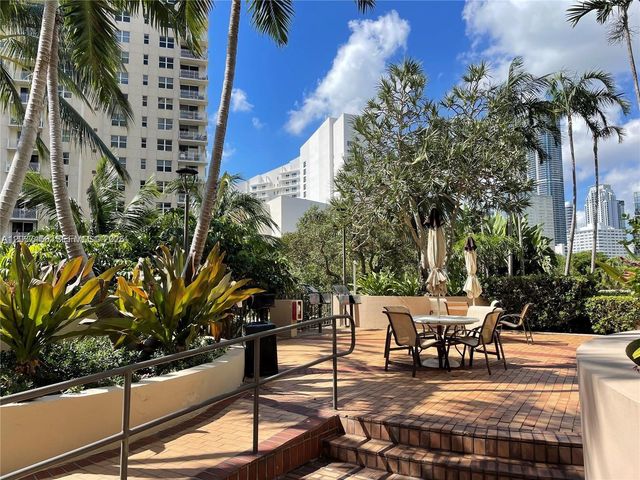 520 Brickell Key Dr A1005, Miami, FL 33131