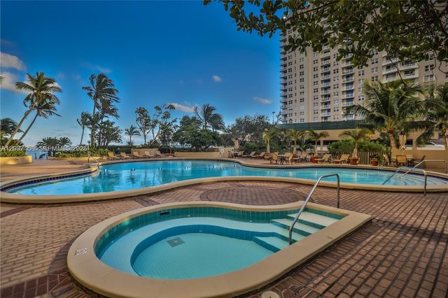 520 Brickell Key Dr A1005, Miami, FL 33131