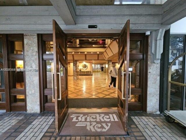 520 Brickell Key Dr A1005, Miami, FL 33131