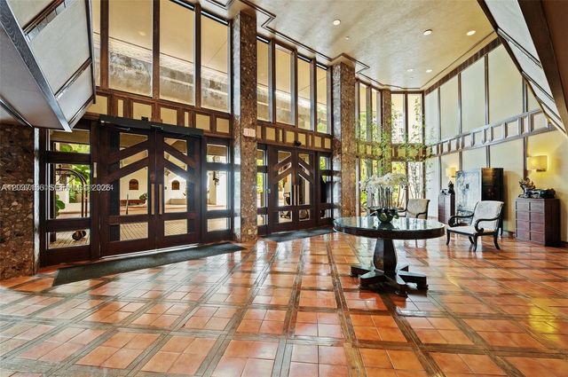 520 Brickell Key Dr A1005, Miami, FL 33131