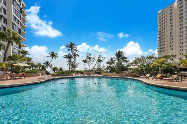 520 Brickell Key Dr A1005, Miami, FL 33131