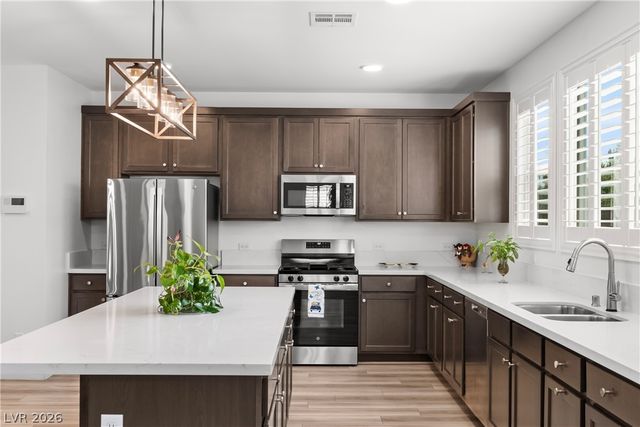 1422 Crimson Sunbird Avenue, North Las Vegas, NV 89084