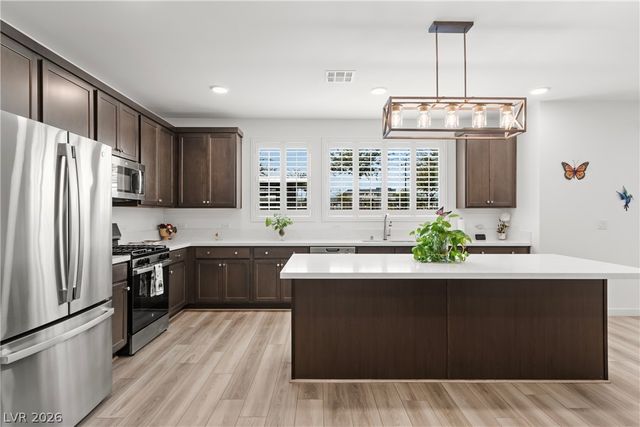 1422 Crimson Sunbird Avenue, North Las Vegas, NV 89084