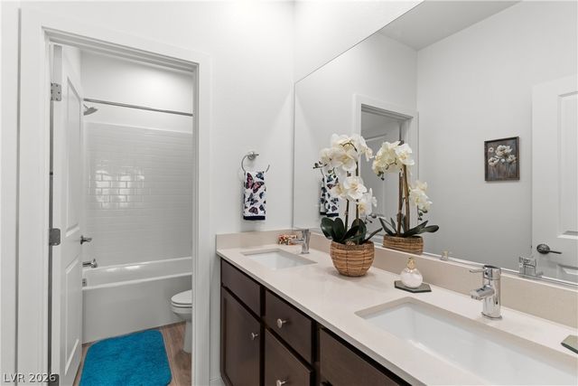 1422 Crimson Sunbird Avenue, North Las Vegas, NV 89084