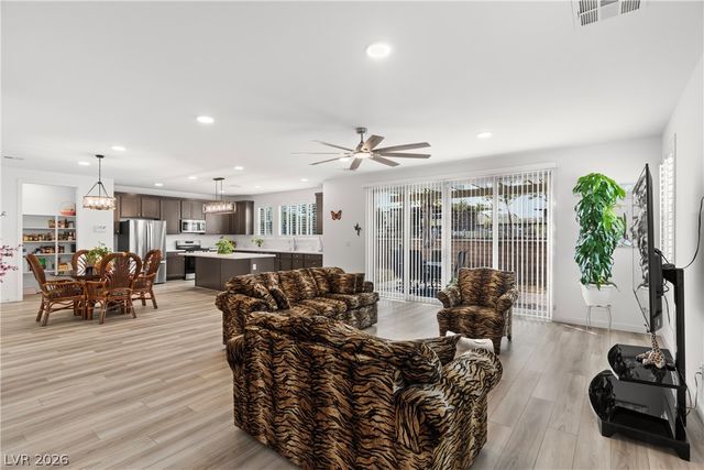 1422 Crimson Sunbird Avenue, North Las Vegas, NV 89084