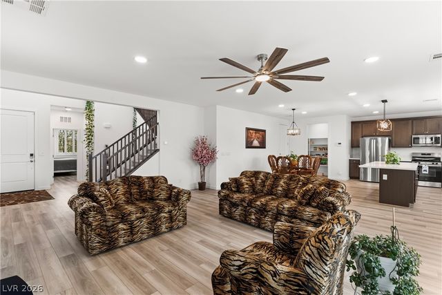 1422 Crimson Sunbird Avenue, North Las Vegas, NV 89084