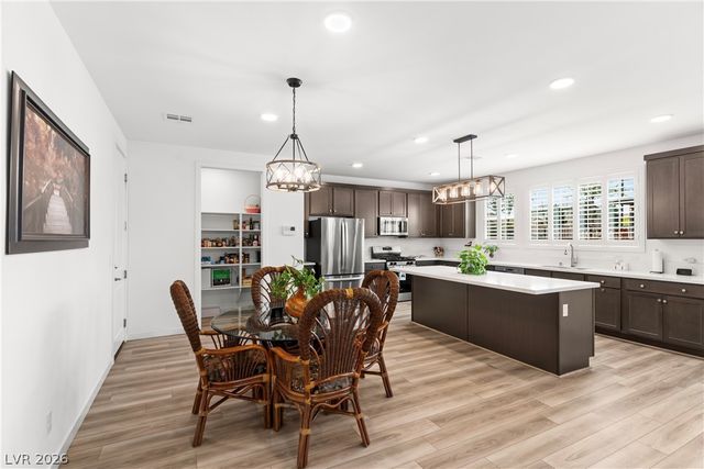 1422 Crimson Sunbird Avenue, North Las Vegas, NV 89084