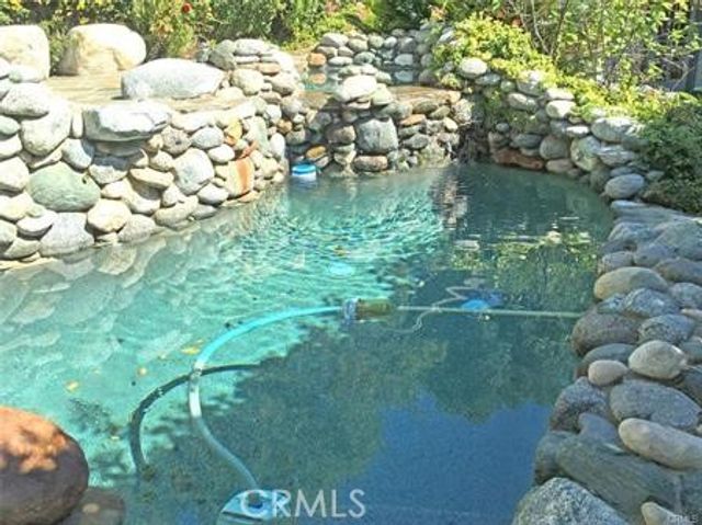 4457 Liveoak Dr, Claremont, CA 91711