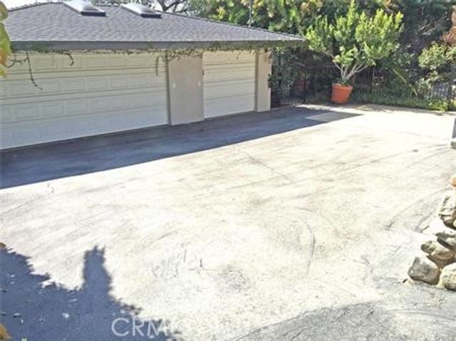 4457 Liveoak Dr, Claremont, CA 91711