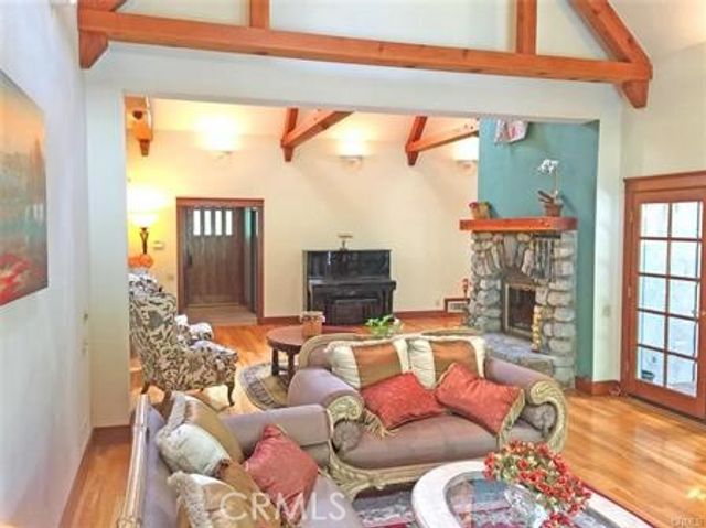 4457 Liveoak Dr, Claremont, CA 91711