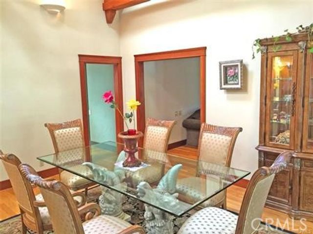 4457 Liveoak Dr, Claremont, CA 91711