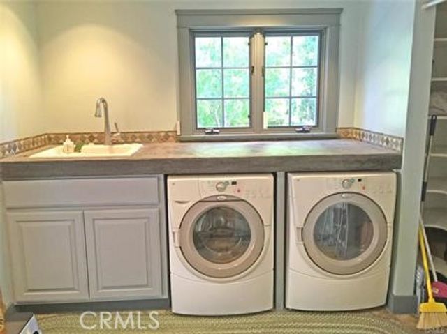 4457 Liveoak Dr, Claremont, CA 91711