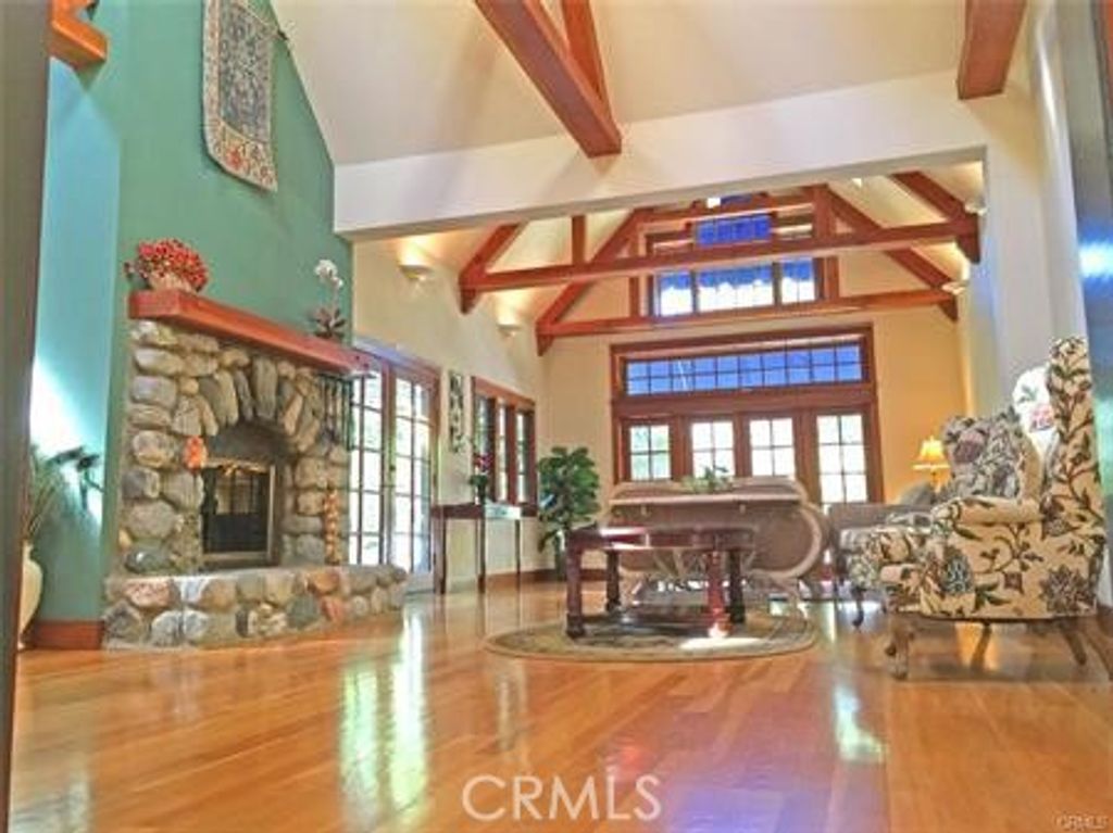 4457 Liveoak Dr, Claremont, CA 91711