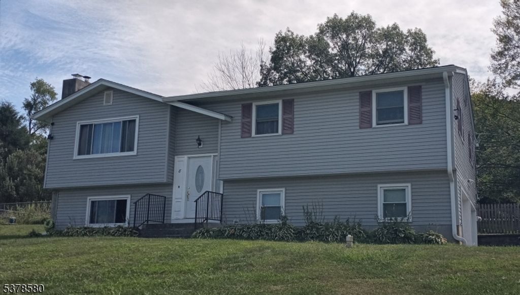 8 Nimbus Dr, Vernon Twp., NJ 07462