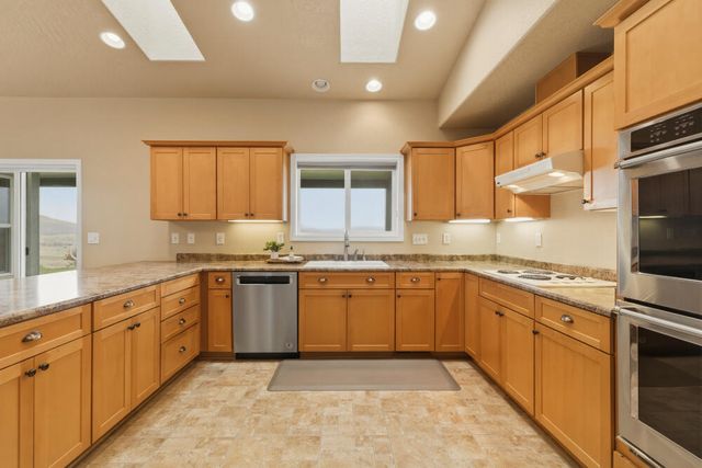 12445 Highway 140 E, Klamath Falls, OR 97603