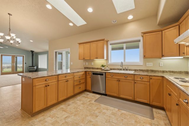 12445 Highway 140 E, Klamath Falls, OR 97603