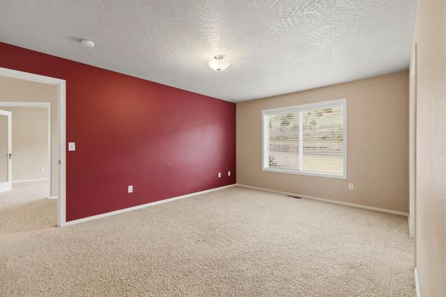 12445 Highway 140 E, Klamath Falls, OR 97603