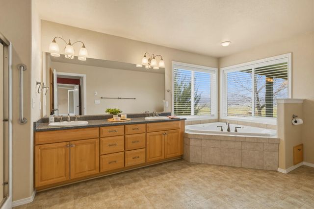 12445 Highway 140 E, Klamath Falls, OR 97603