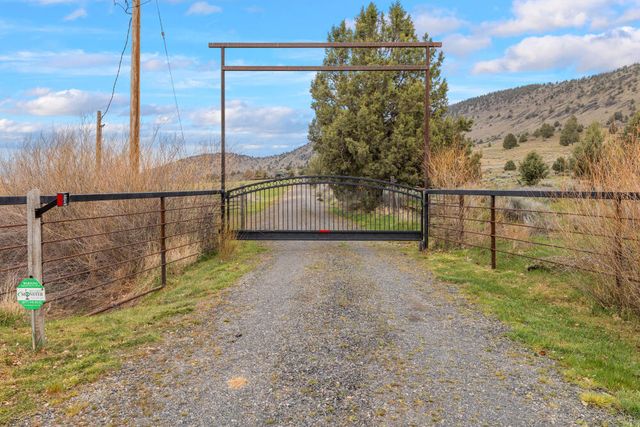 12445 Highway 140 E, Klamath Falls, OR 97603