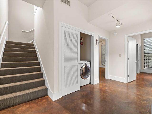 911 Keith LN 12, Austin, TX 78705