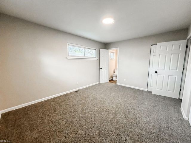 12 Astor DR, Newport News, VA 23608