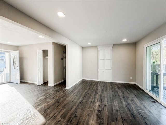 12 Astor DR, Newport News, VA 23608