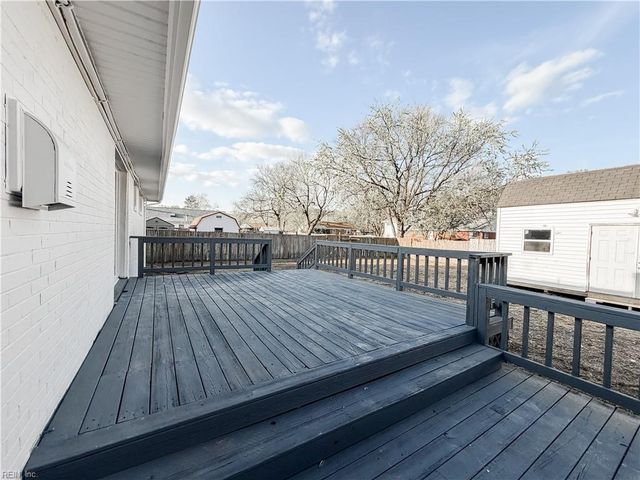 12 Astor DR, Newport News, VA 23608