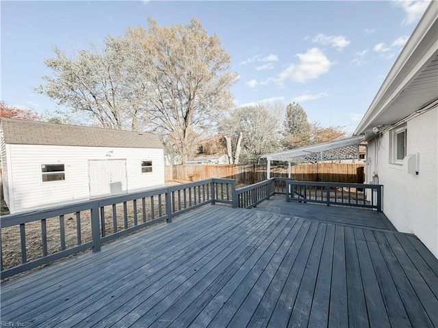 12 Astor DR, Newport News, VA 23608