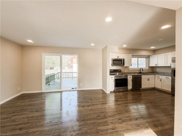 12 Astor DR, Newport News, VA 23608