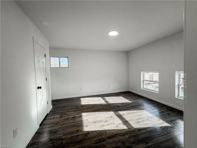 12 Astor DR, Newport News, VA 23608