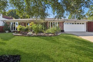 813 Overhill Court, Hurst, TX 76053