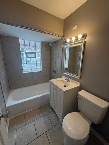 9552 S Greenwood Avenue, Chicago, IL 60628