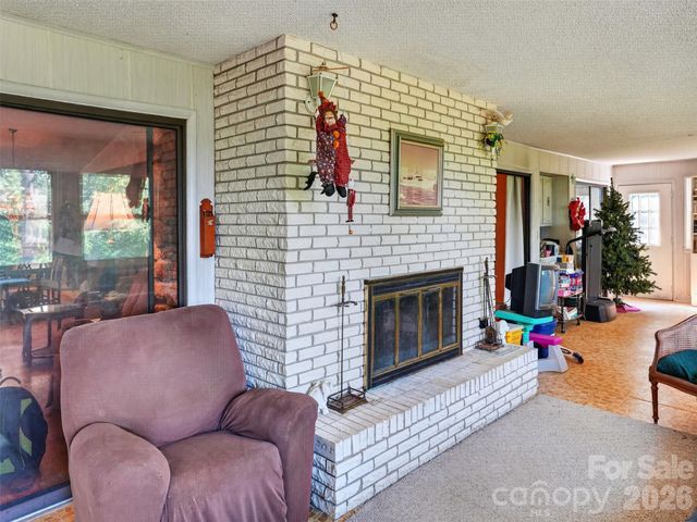 484 Briar Patch Lane, Saluda, NC 28773