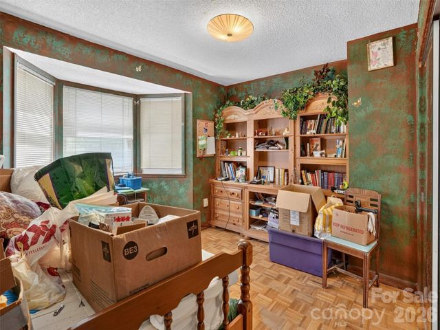 484 Briar Patch Lane, Saluda, NC 28773