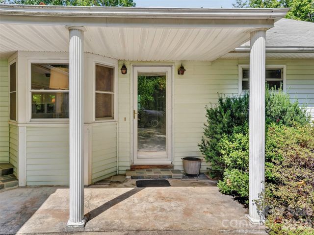 484 Briar Patch Lane, Saluda, NC 28773