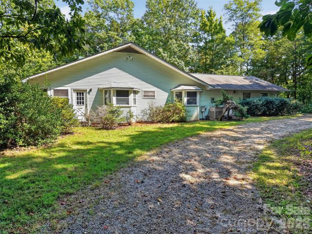 484 Briar Patch Lane, Saluda, NC 28773