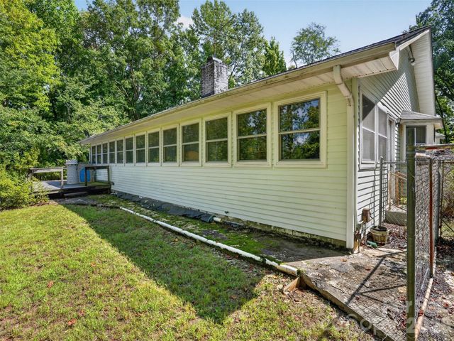 484 Briar Patch Lane, Saluda, NC 28773