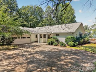 484 Briar Patch Lane, Saluda, NC 28773