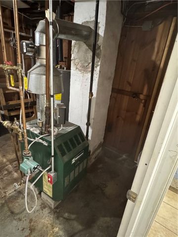 92 Old Oak Avenue, Cranston, RI 02920